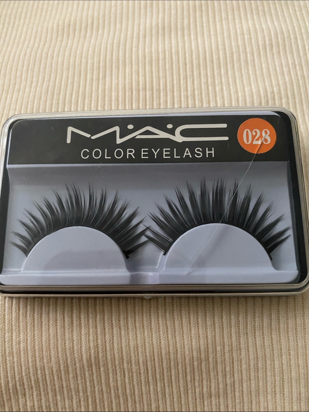MAC Cosmetics Black Flared False Lashes 028